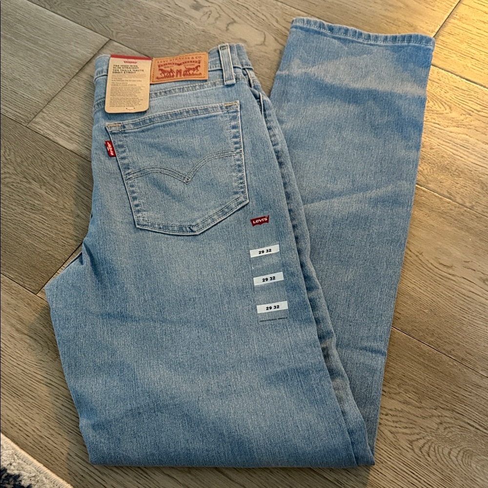 NWT 724 Highrise slim straight Jeans